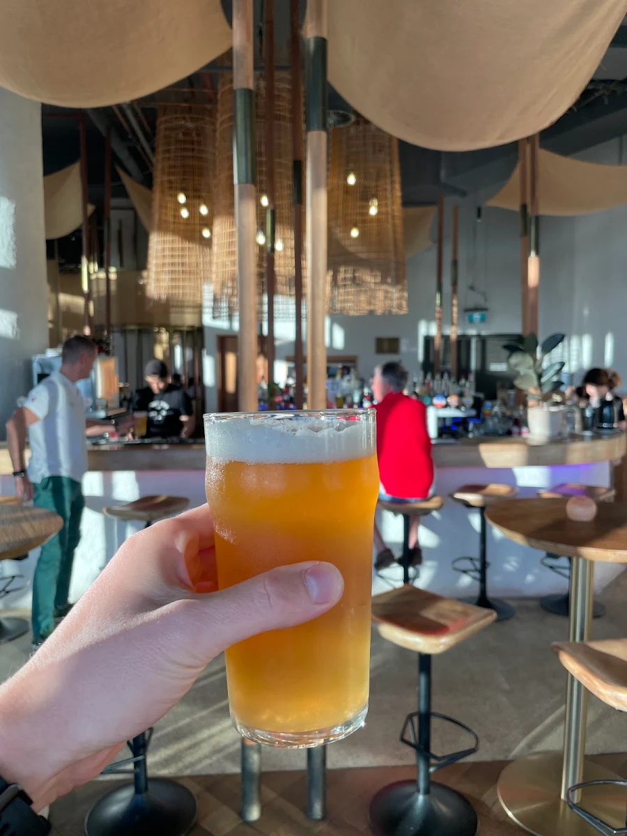 Highlights, 6 Degrees Bar