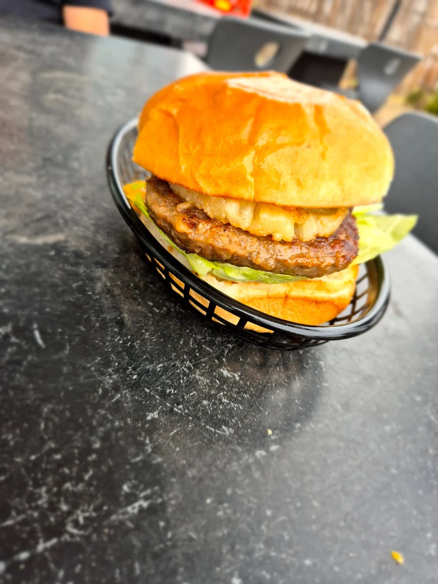 Highlights, Hunger Cafe & Burgers