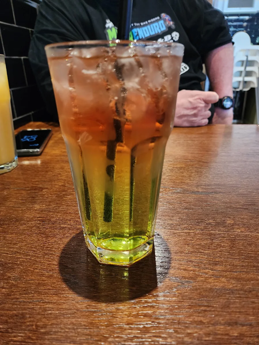 Lemon Lime and Bitters, Lazy Moe's Ballarat