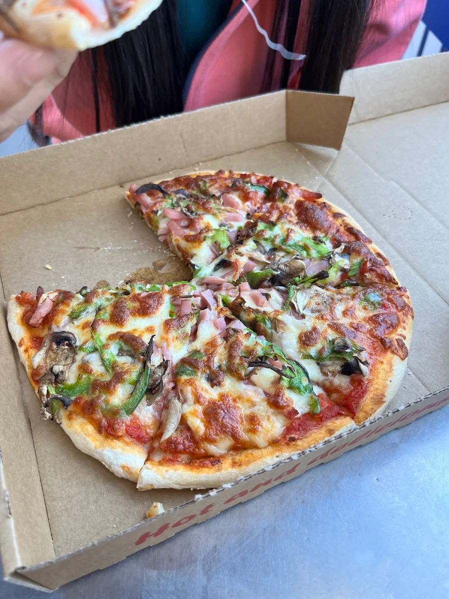 Highlights, Mia Pizza Deliveries