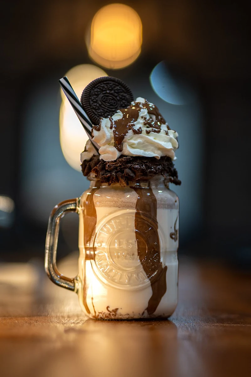 Highlights, Naughty or Nice Cafe