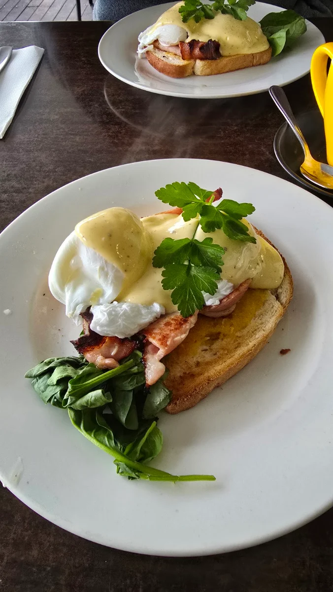 Eggs Florentine, Mumma Buzz Cafe 'N' Takeaway