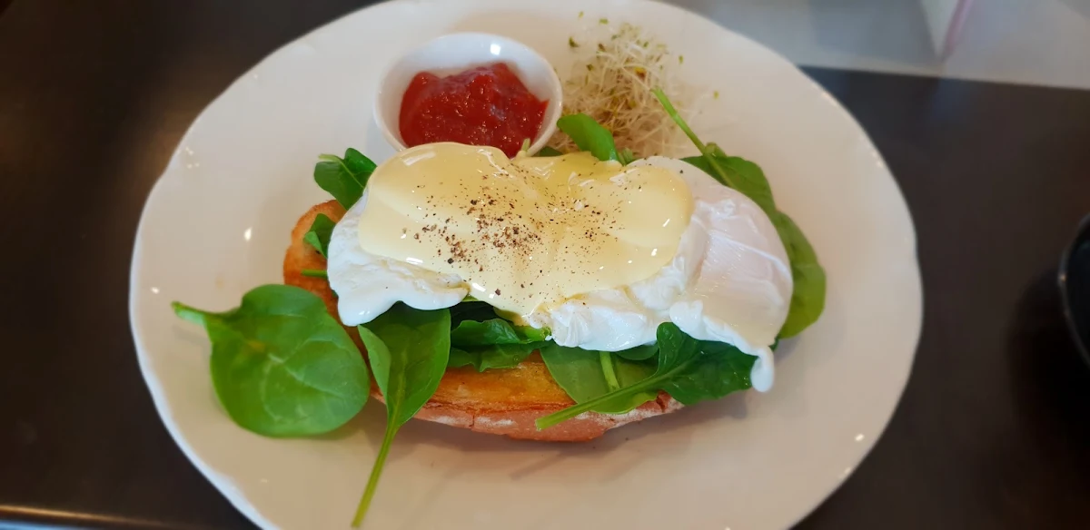 Eggs Royale, Mumma Buzz Cafe 'N' Takeaway