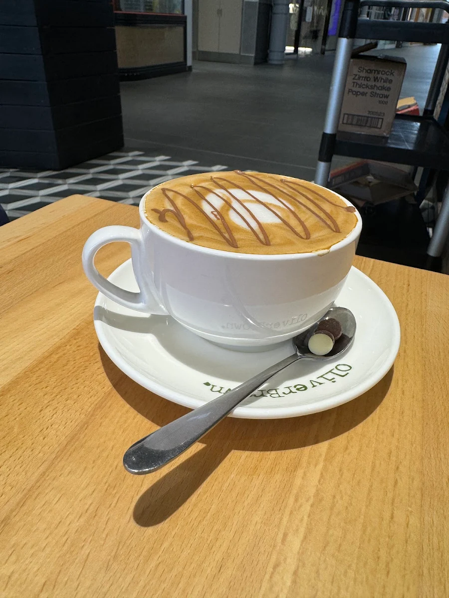 Cappuccino, Oliver Brown