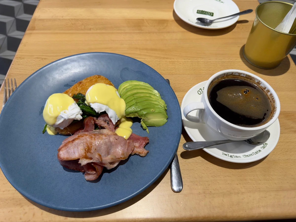 Eggs Benedict, Oliver Brown