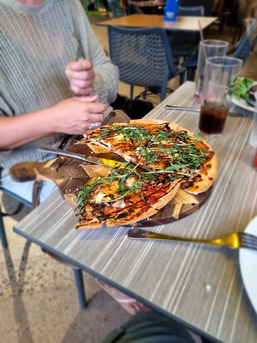 Highlights, Lil'Ripper Cafe, Bar & Bistro