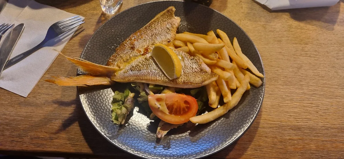 Highlights, Lil'Ripper Cafe, Bar & Bistro