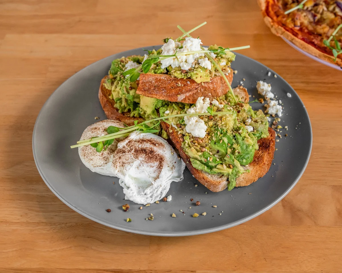 Smashed Avocado, Jitterz on Hay
