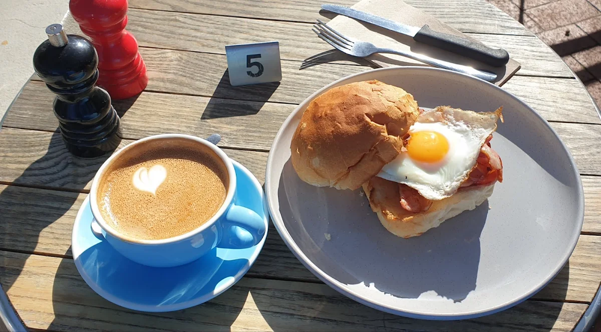 Egg and Bacon Roll, Beess & Co Cafe
