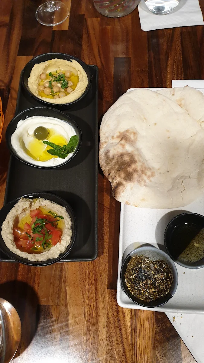 Hommos Sojouk, Byblos On OConnell