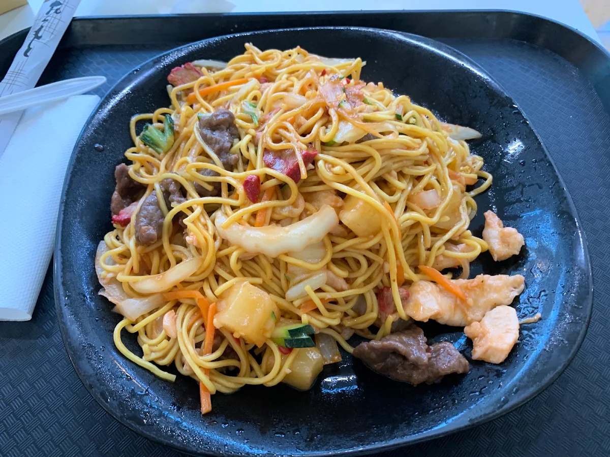 Highlights, Noodle & Sushi Paradise