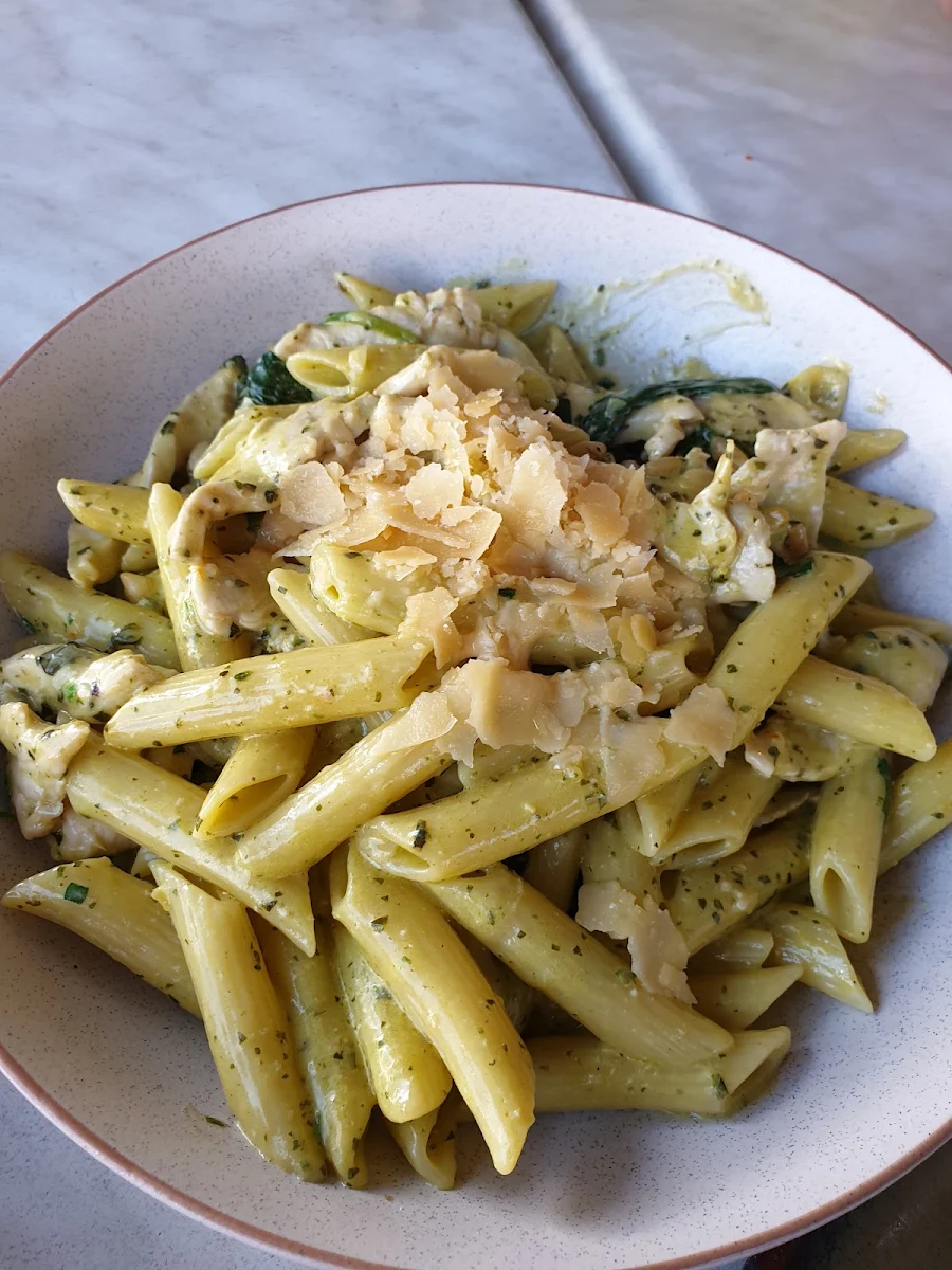 Penne Pesto Con Pollo
