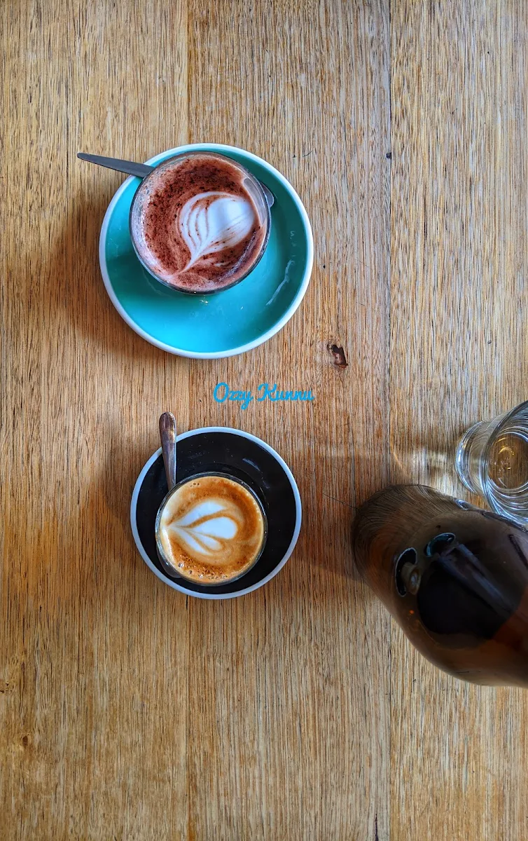 Flat White, Oscar Cooper