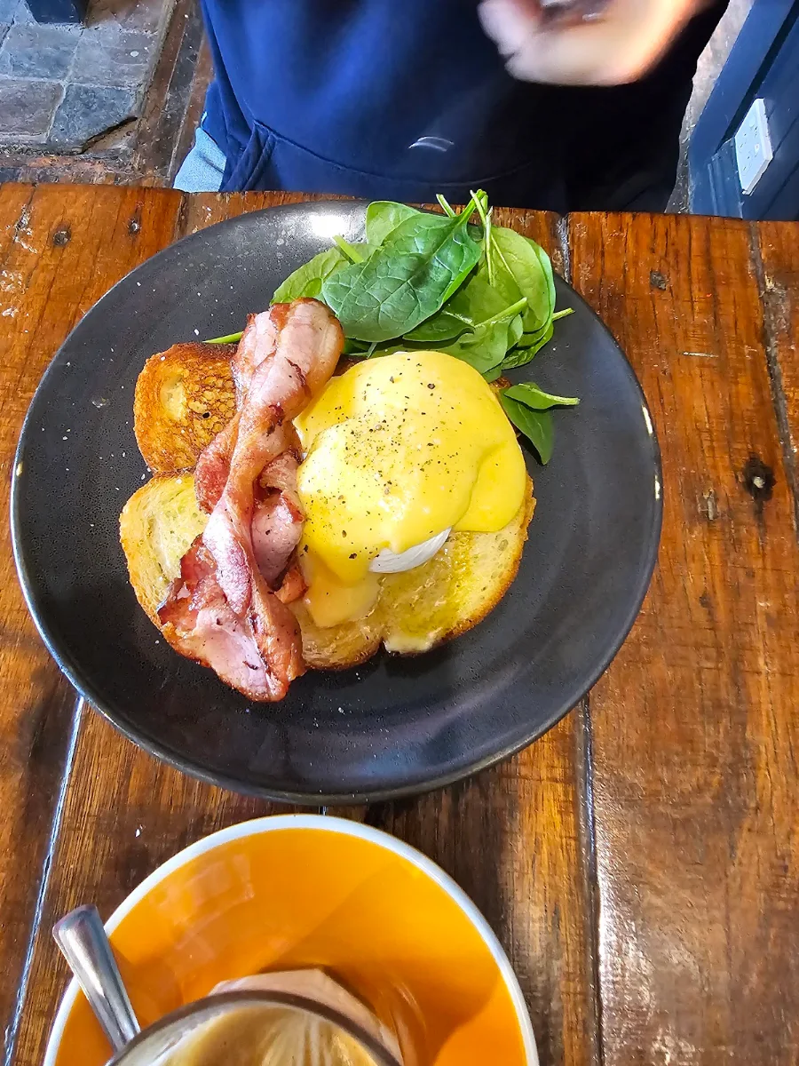 Eggs Benny with Bacon