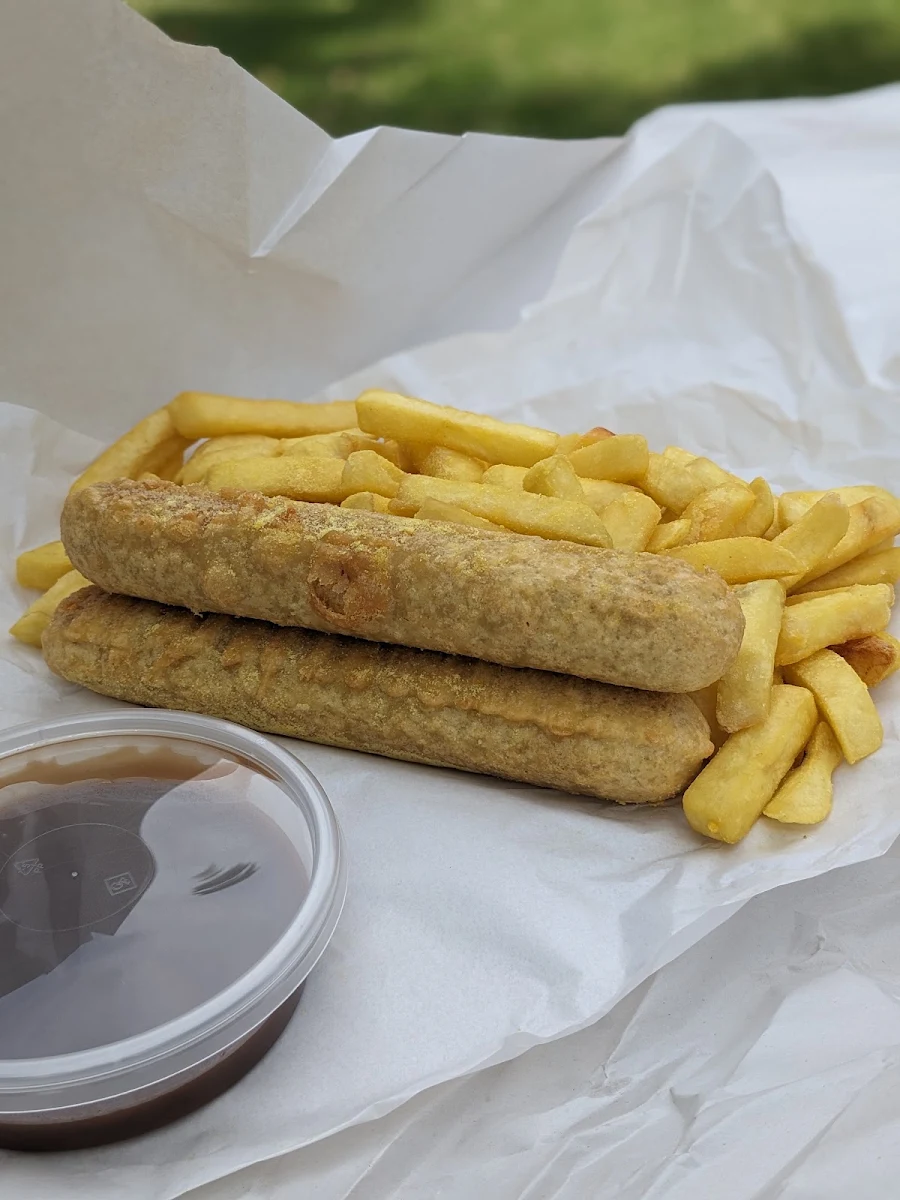 Battered SAVS Chips and Gravy, Oval Takeaway