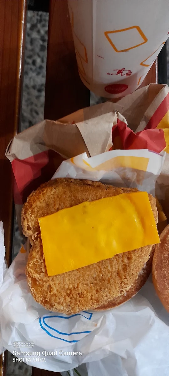 Chicken and Cheeseburger, McDonald's Maroubra