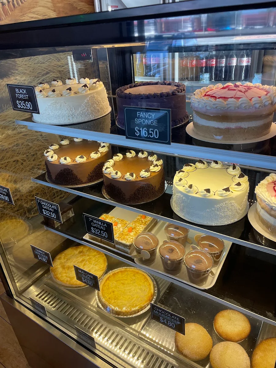 Highlights, Lisle's Quality Cakes