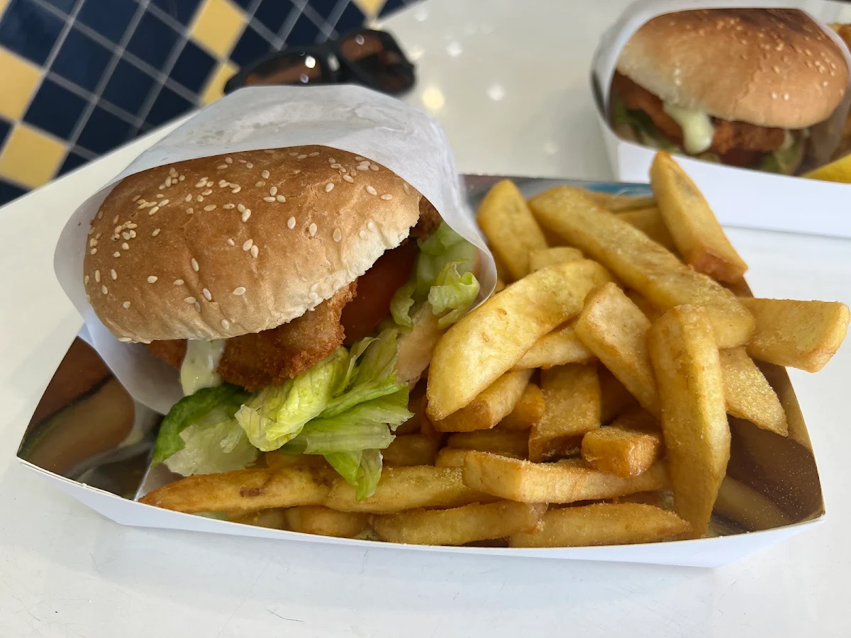 Highlights, Gus's Seafood