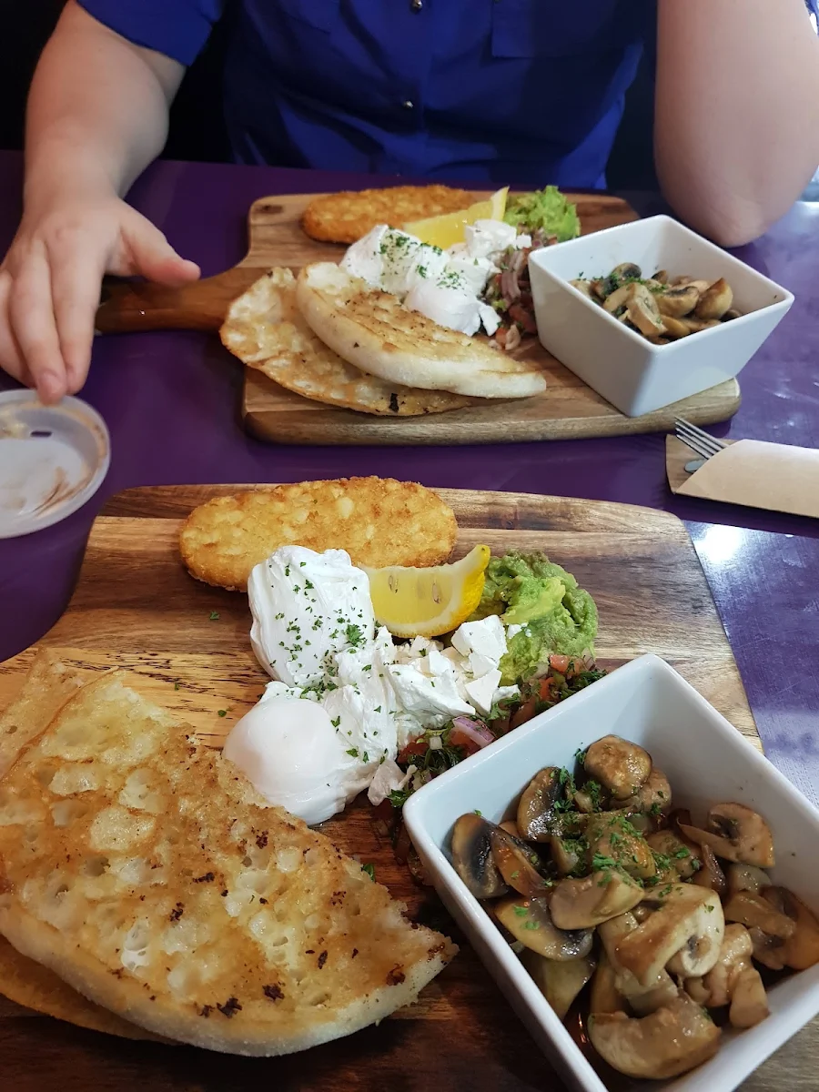 Eggs Benedict, Utopia cafe Kingaroy