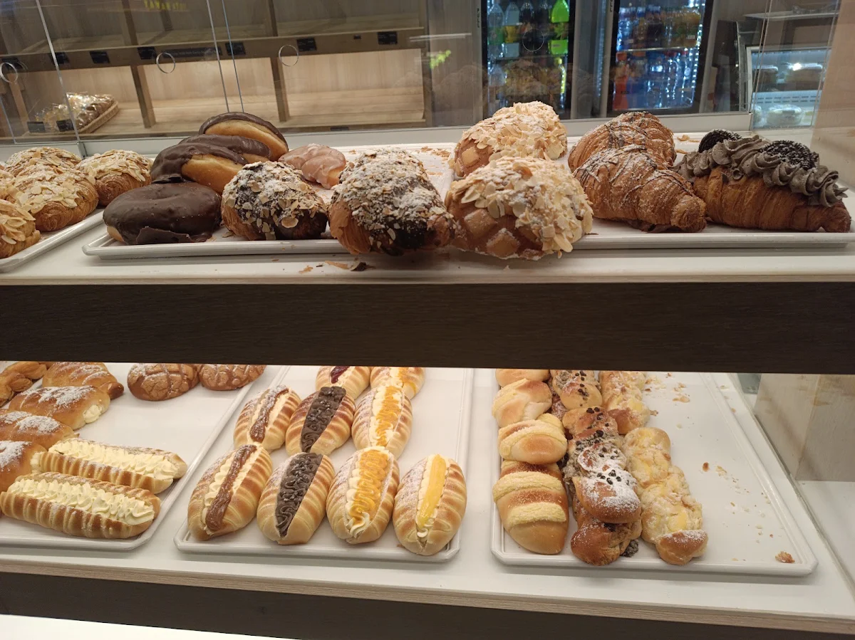 Highlights, Bonbons Bakery M-City
