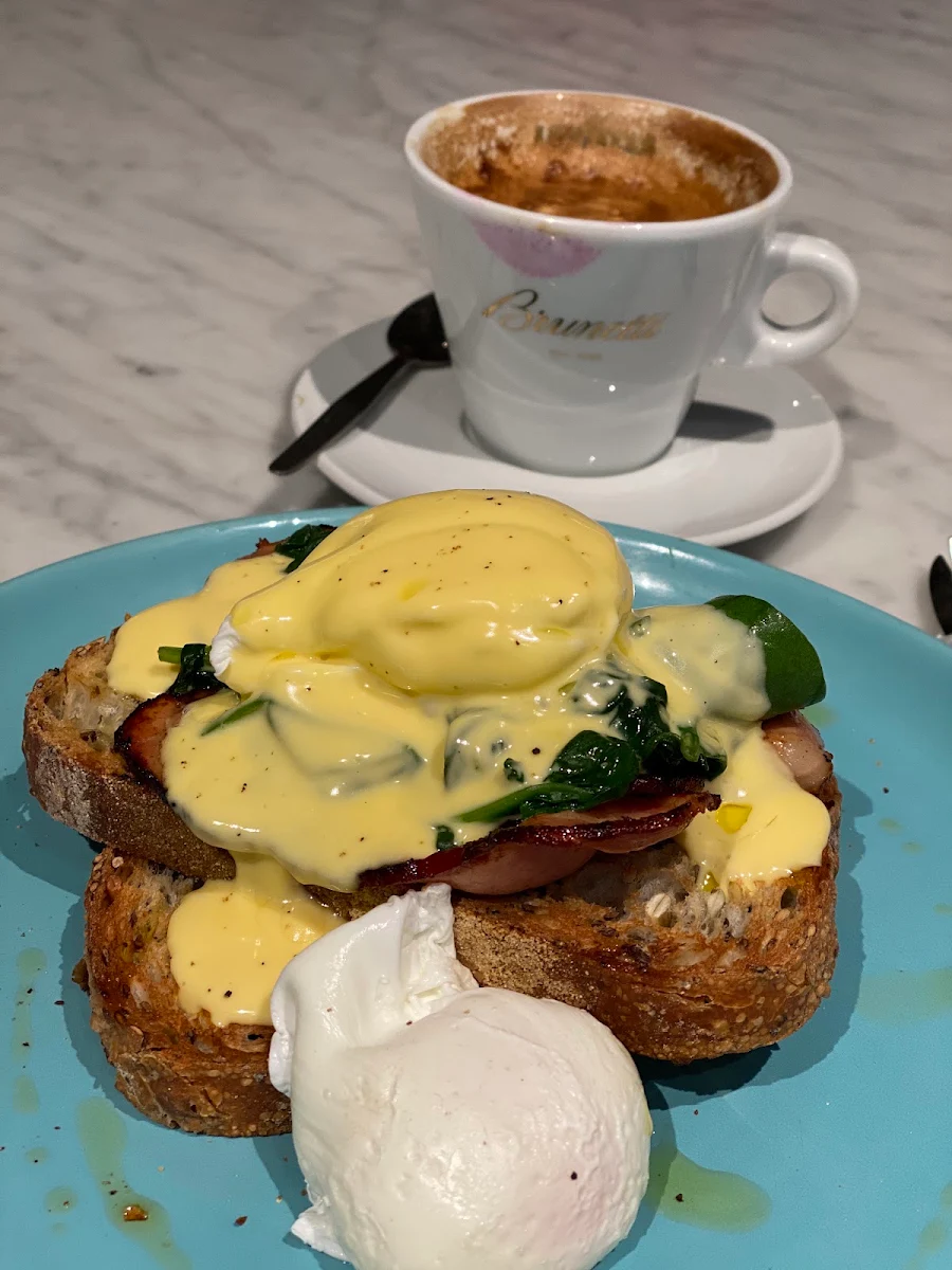 Eggs Benedict, Brunetti Oro Flinders Lane