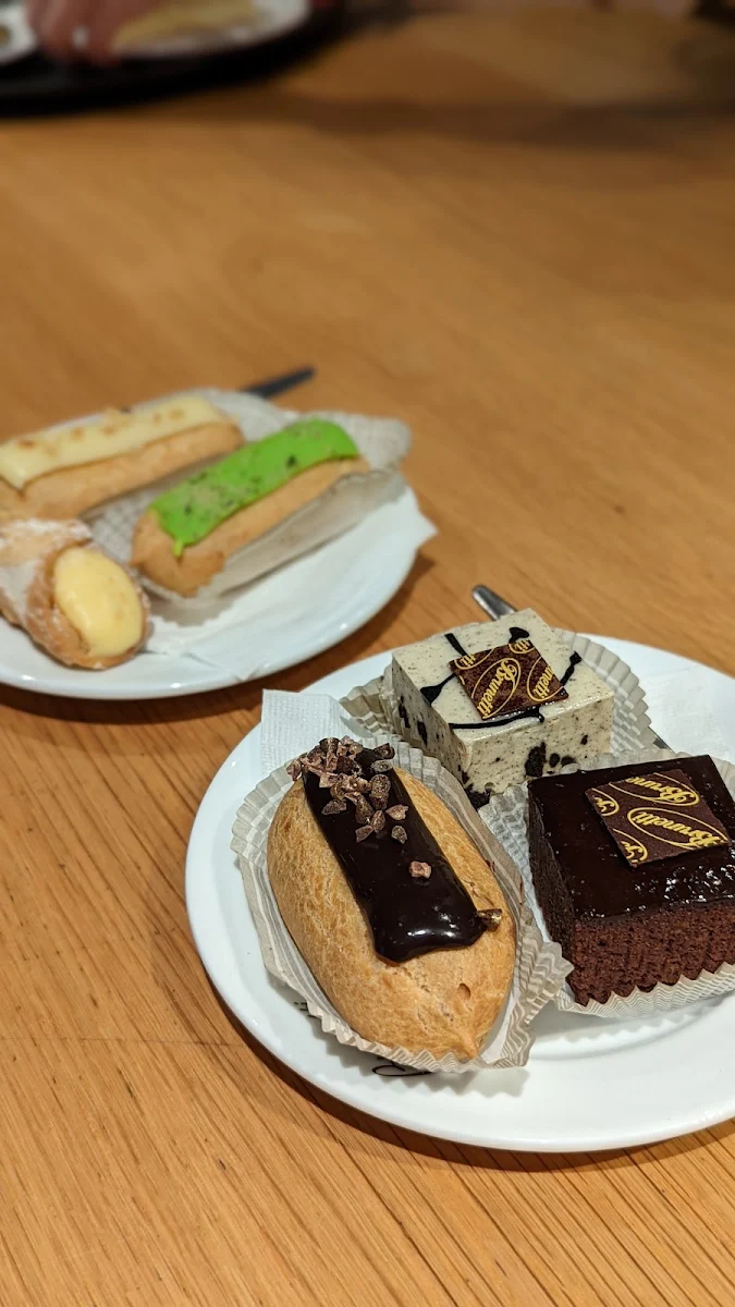 Mixed Eclair 5pc, Brunetti Oro Flinders Lane