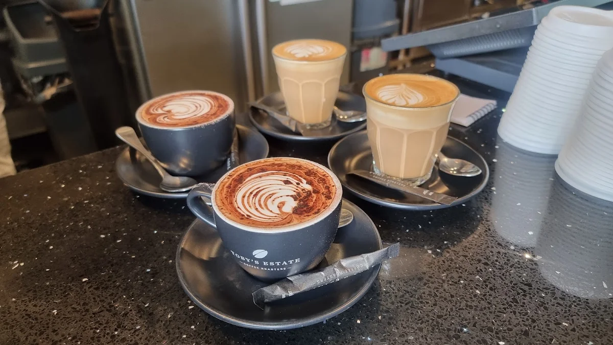 Highlights, Lara's Cafe