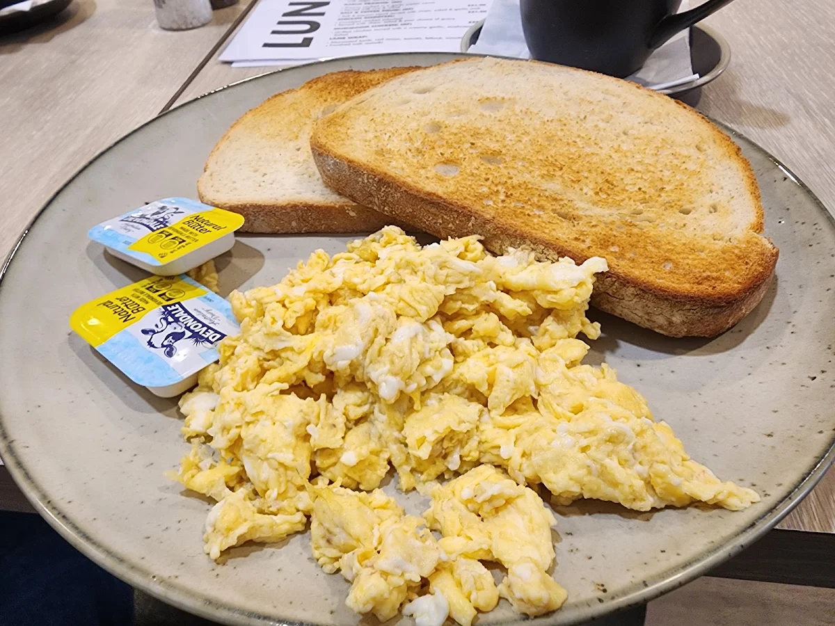 Scrambled Eggs, Sasha's Cafe