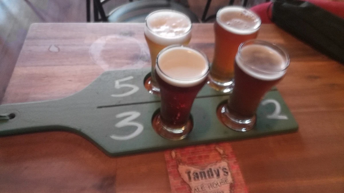 Highlights, Tandy's Alehouse