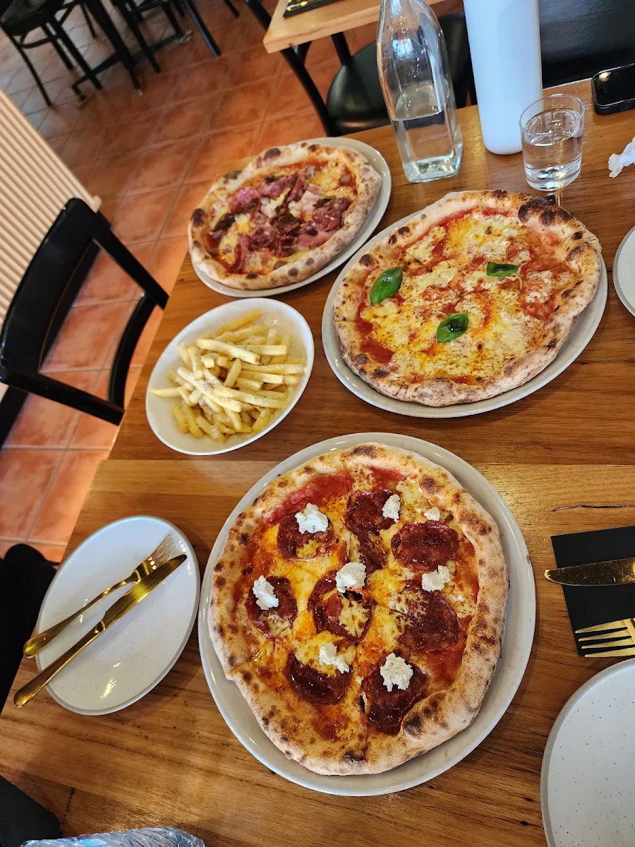 Highlights, Gather Round Pizza