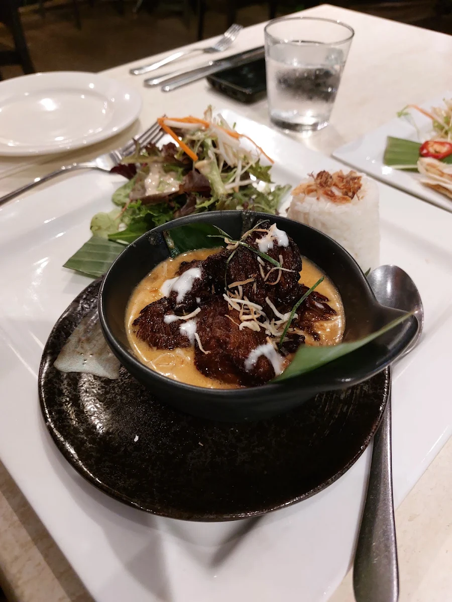 Beef Rendang, Beach Almond