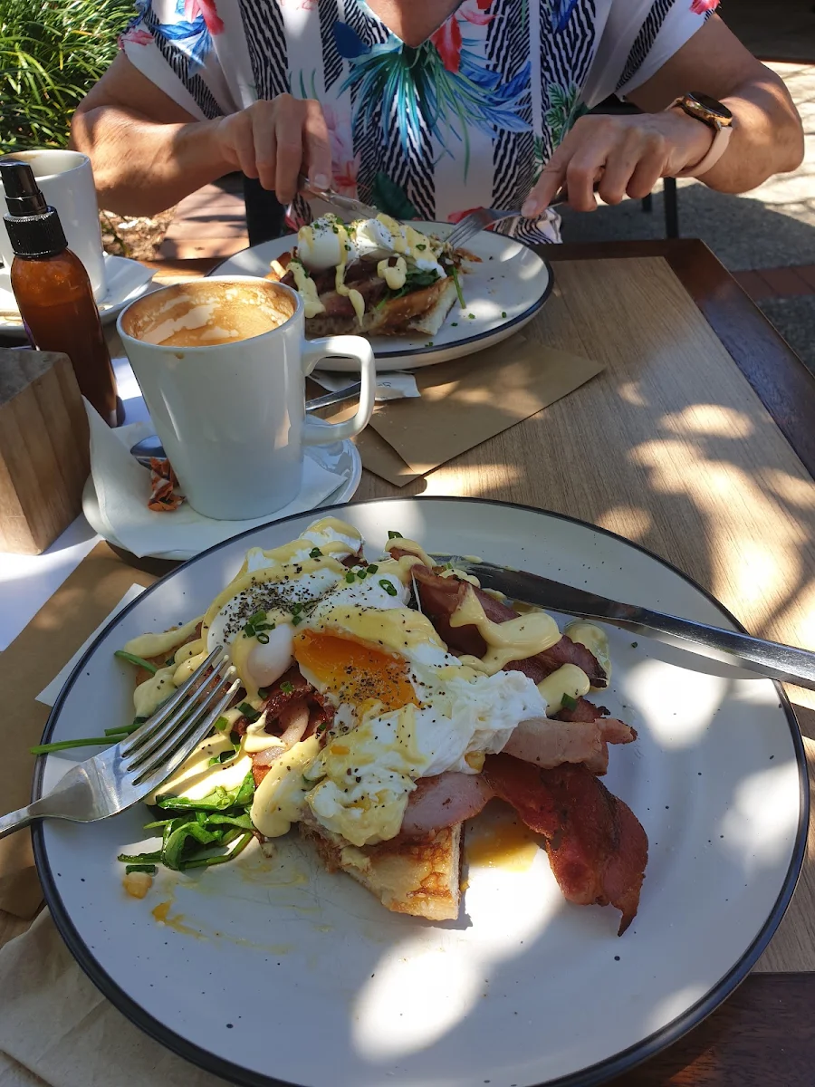 Eggs Benedict, Hard Coffee