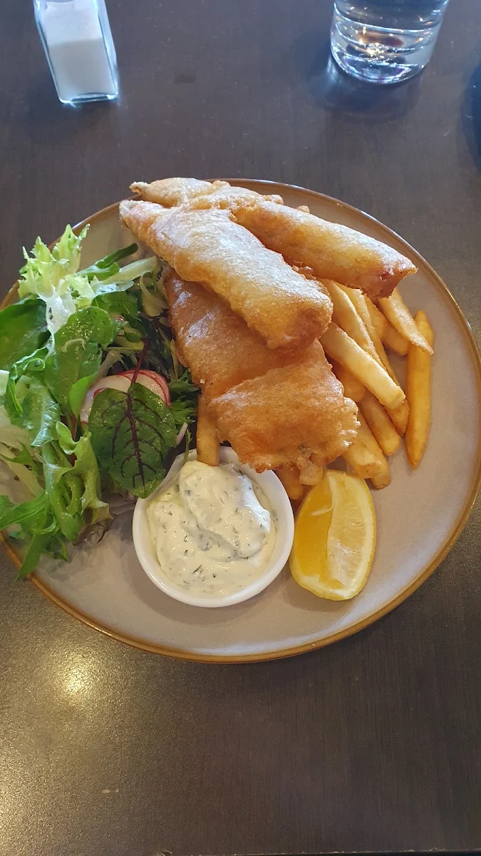 Garfish, Victory Hotel