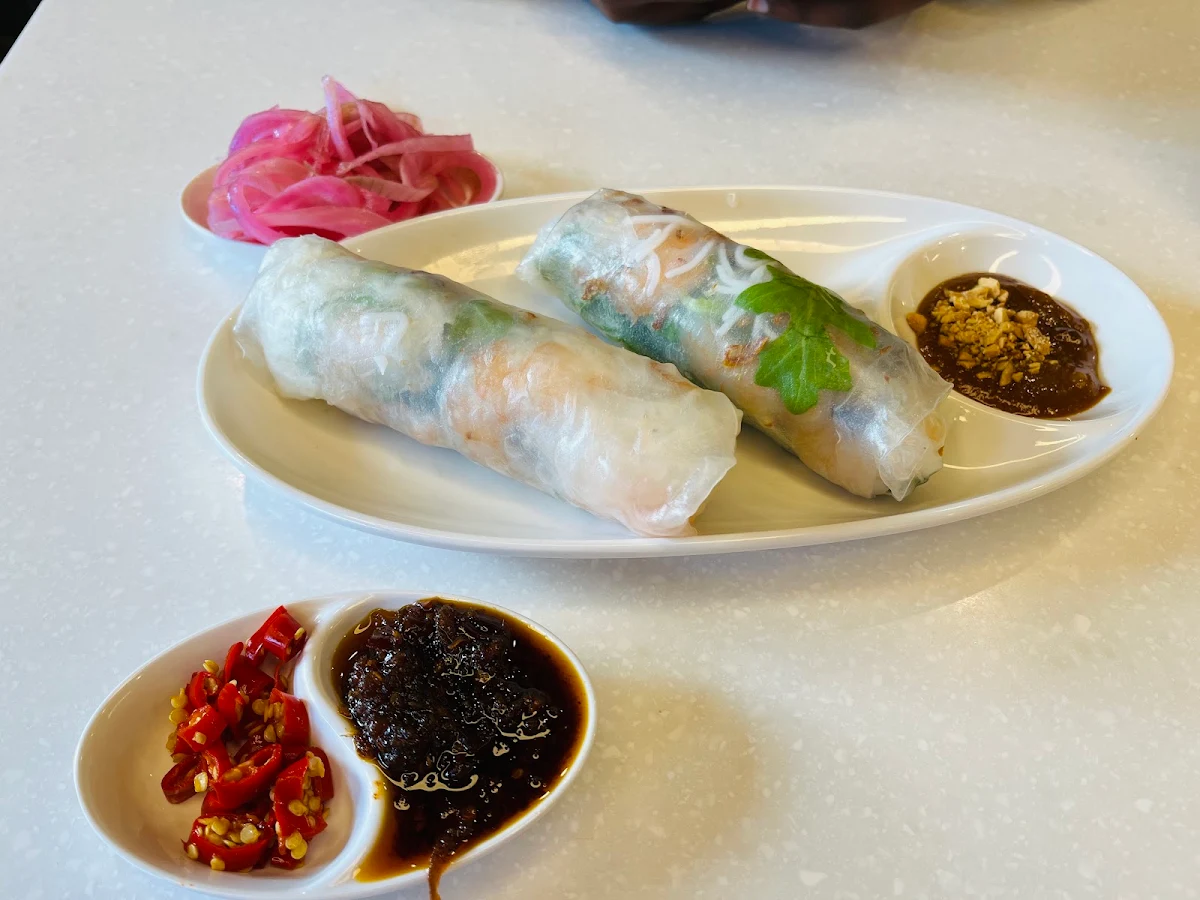 Lemongrass Beef Rice Paper Roll 2pcs