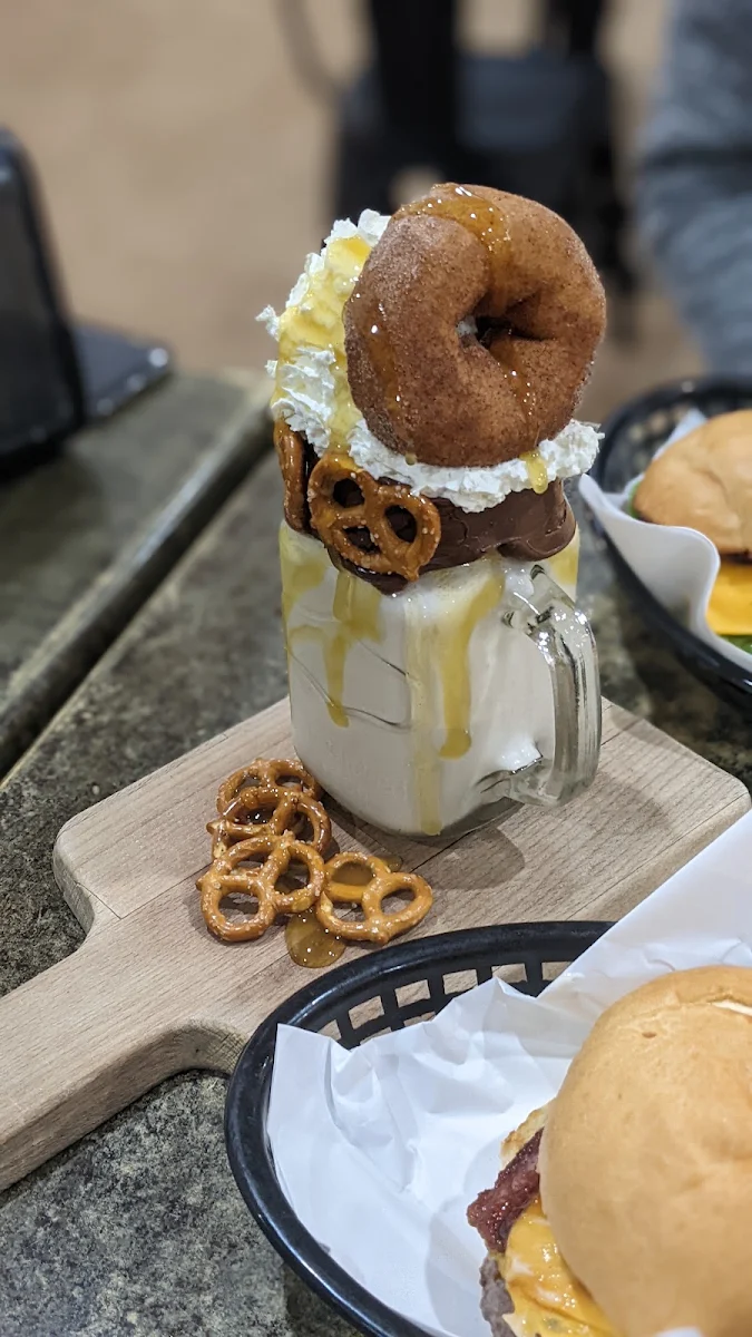 Highlights, Mondaze Burgers & Shakes