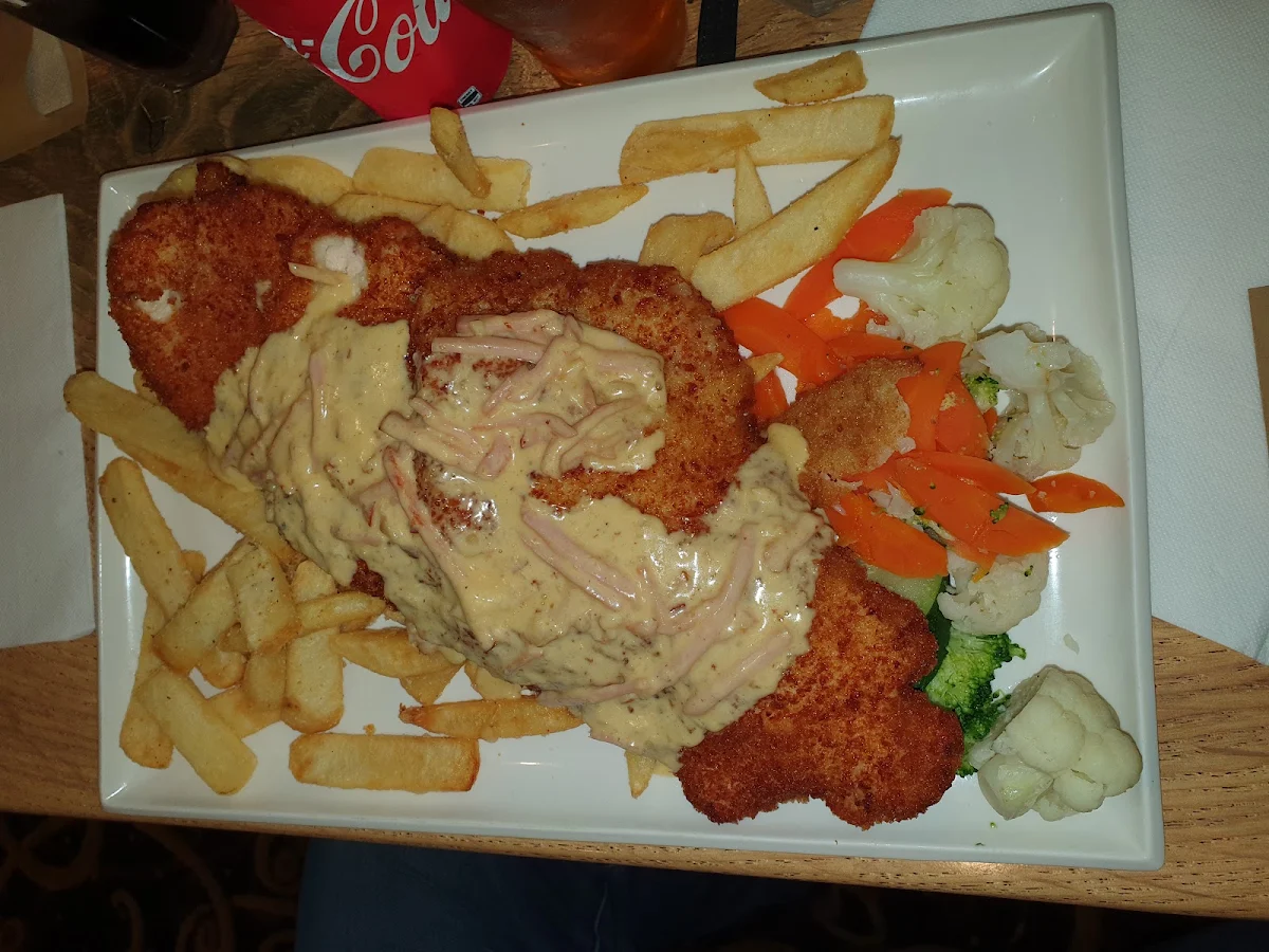 Mega Schnitzel, The Rutherford Hotel