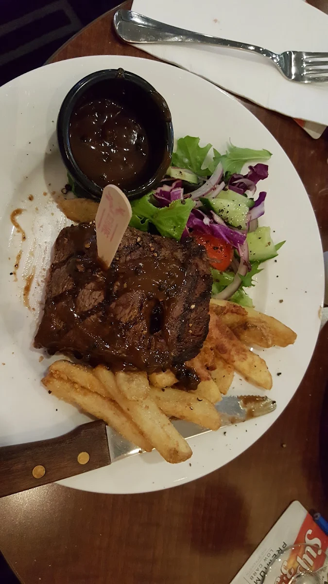 Lunch Time Rump Steak Salad and Chips