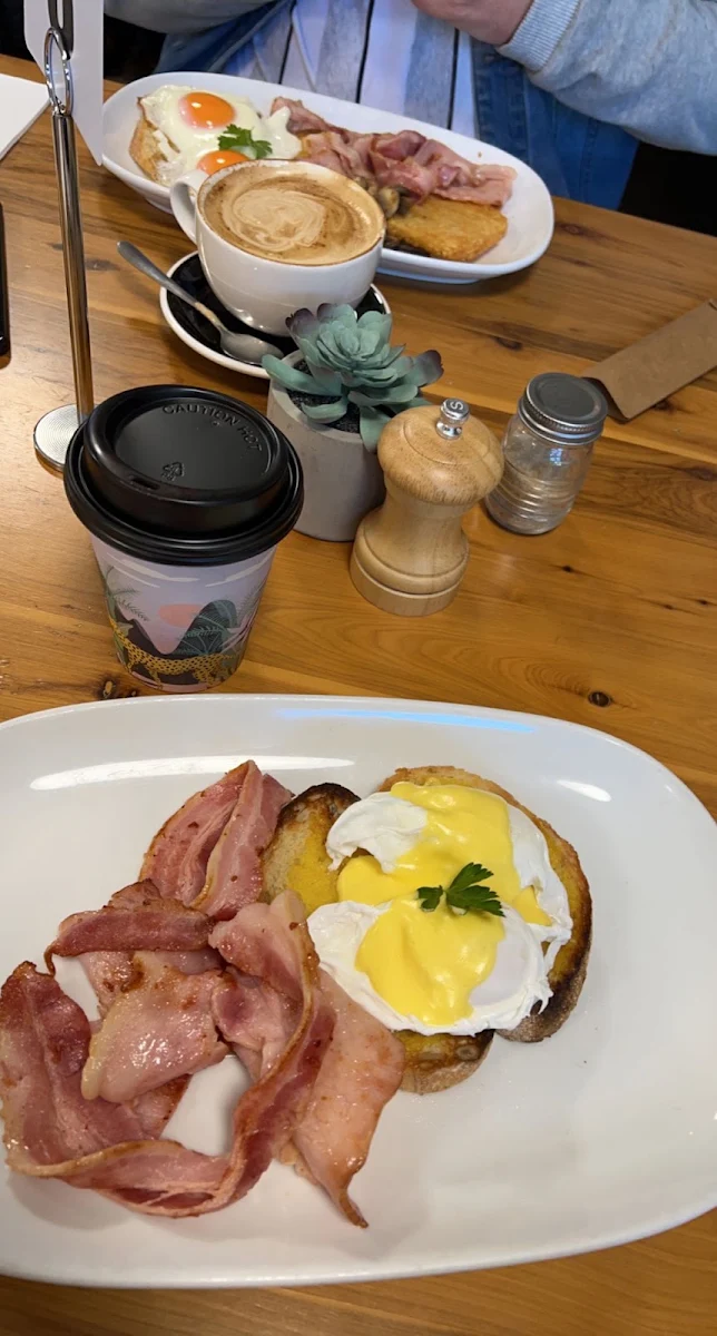 Eggs Benedict, Taste of Capri