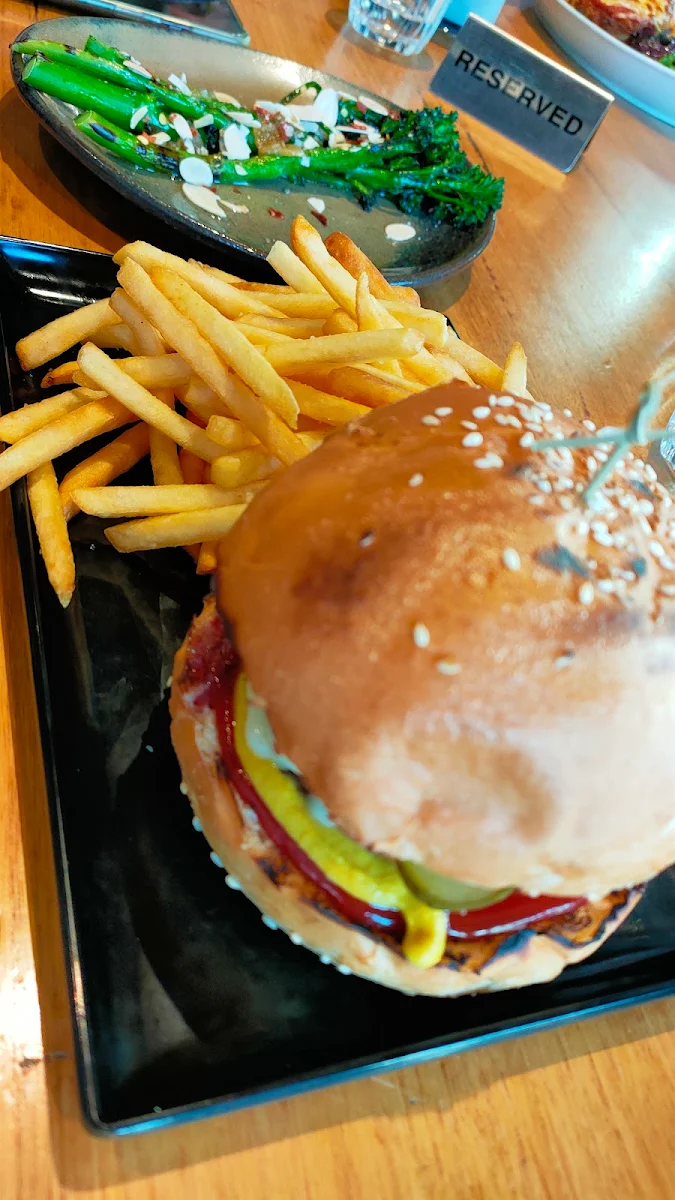Cheeseburger, East Brunswick Hotel