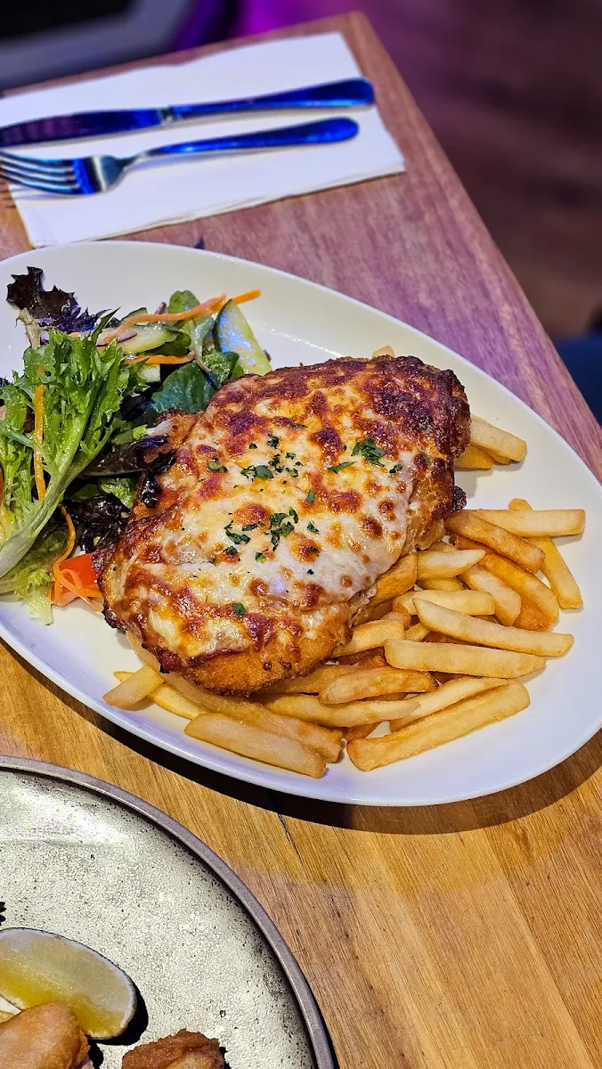 Parma & Chips, East Brunswick Hotel