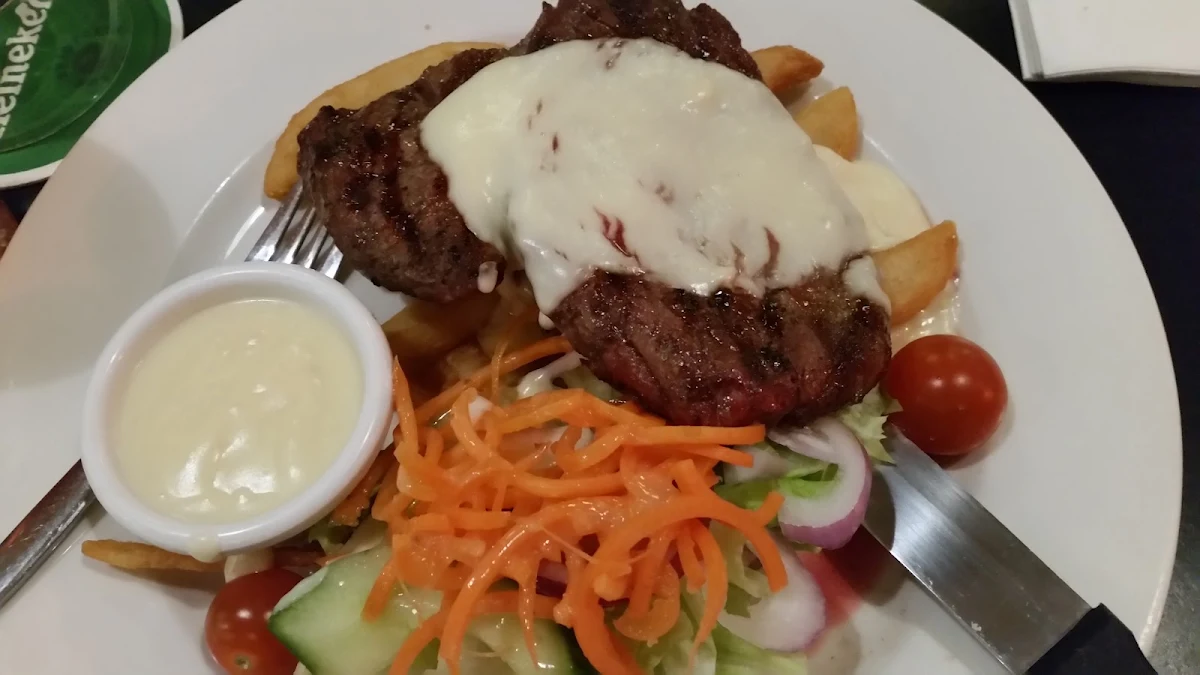 Steak in Creamy Garlic Sauce