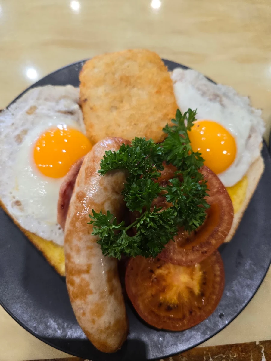 Highlights, Premier Cafe Hope Island