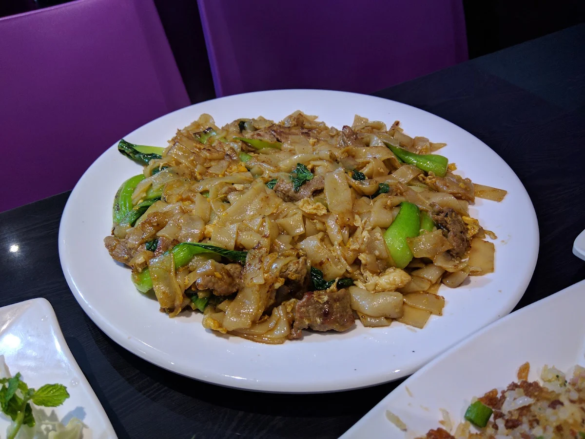 Pad See EW, Lao Village