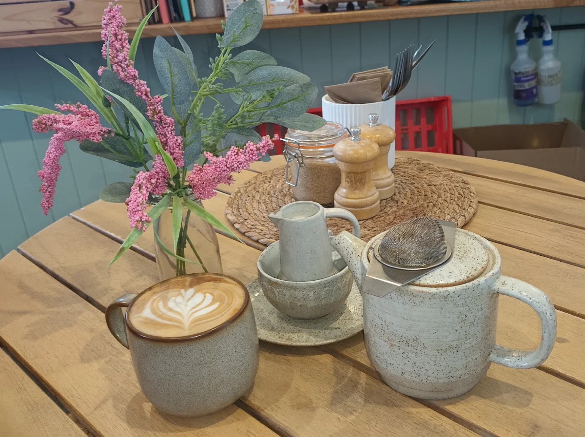 Coffee & Tea, Folk & Merchant