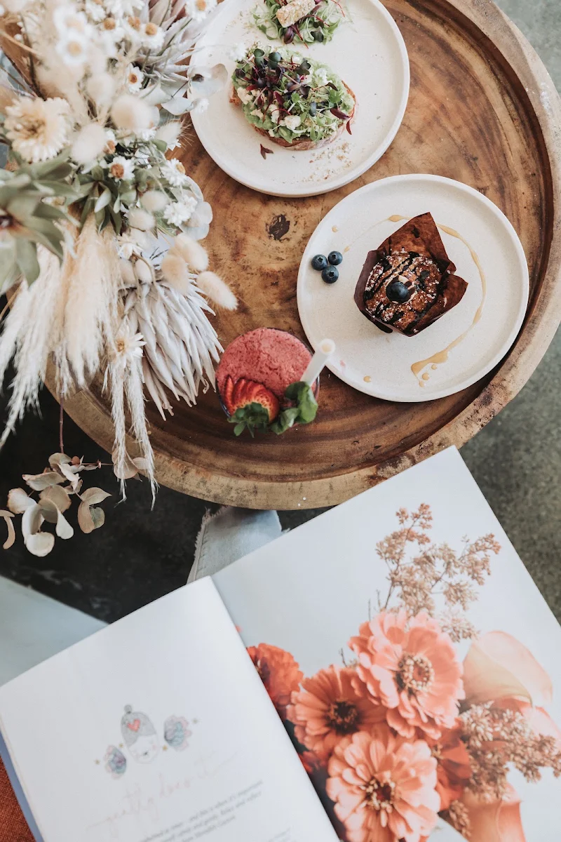 Cruffin, Folk & Merchant
