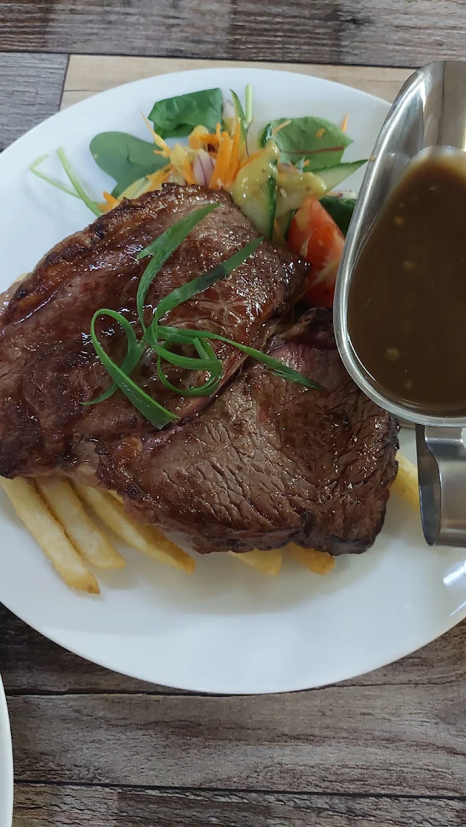 Highlights, Mount Alford Hotel
