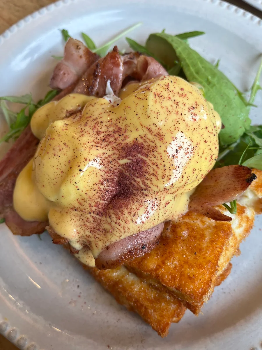 Eggs Benny, The Hill Cafe