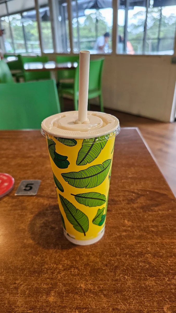Banana Milkshake, Bananas cafe