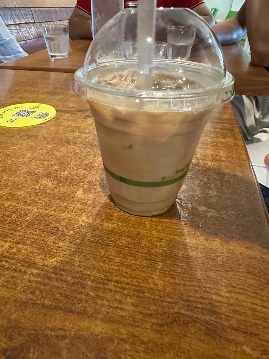 Highlights, Bananas cafe