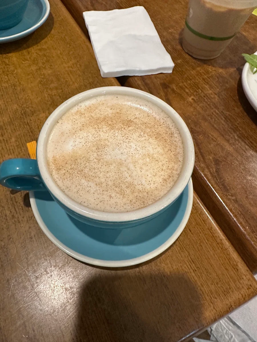 Highlights, Bananas cafe
